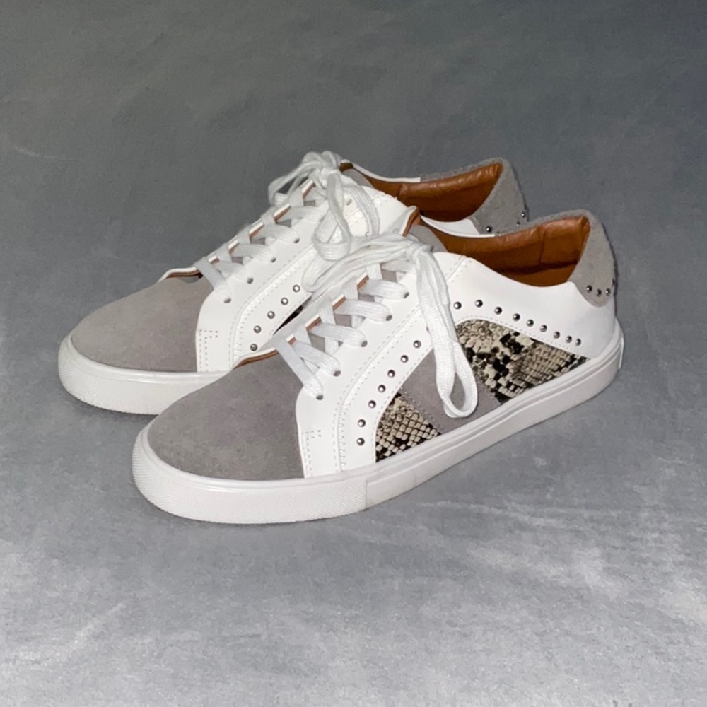 Steve Madden round toe, gray and white snake print sneakers
